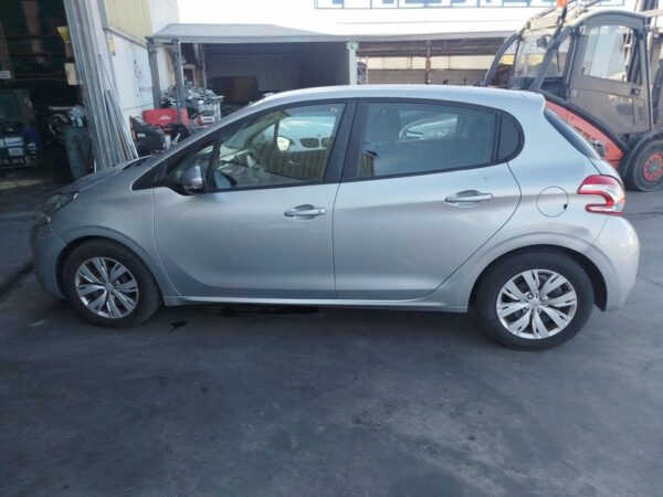 PARAGOLPES TRASERO PEUGEOT 208 - Imagen 2