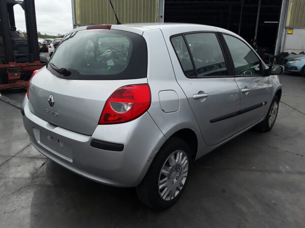 PARAGOLPES TRASERO RENAULT CLIO III - Imagen 3