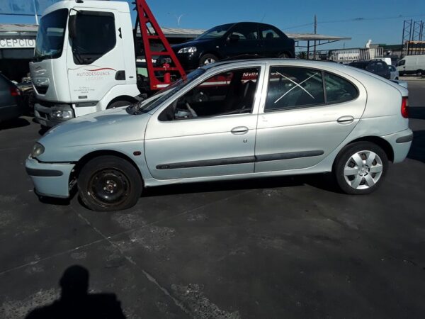 VEHICULO COMPLETO DESPIECE RENAULT MEGANE II BERLINA 5P - Imagen 3