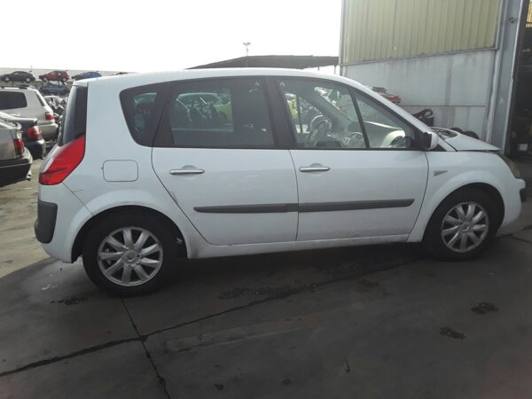 PILOTO TRASERO DERECHO RENAULT SCENIC II - Imagen 3