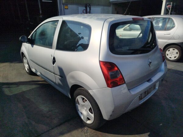 PARAGOLPES TRASERO RENAULT TWINGO II - Imagen 3