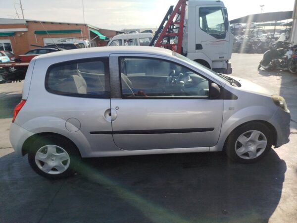 PARAGOLPES TRASERO RENAULT TWINGO II - Imagen 4