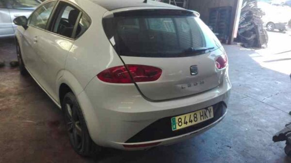 PILOTO TRASERO IZQUIERDO INTERIOR SEAT LEON (1P1) - Imagen 2