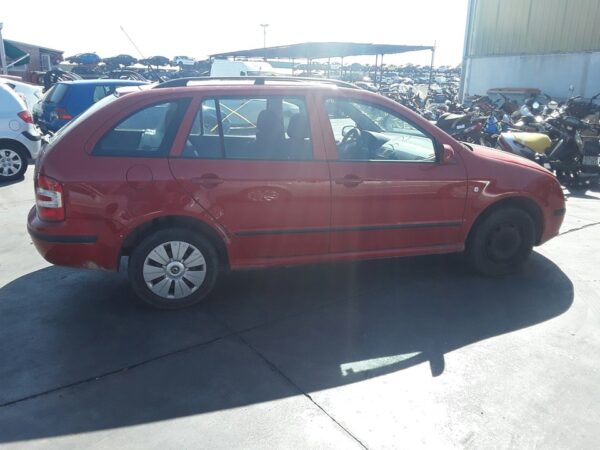 FARO IZQUIERDO SKODA FABIA FAMILIAR - Imagen 3