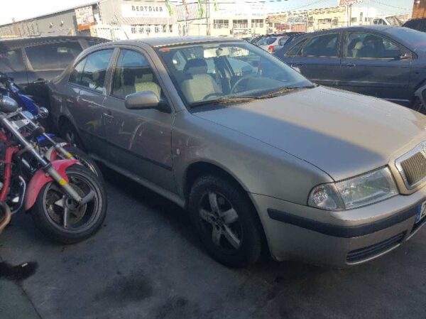 FARO DERECHO SKODA OCTAVIA BERLINA (1U2) - Imagen 4