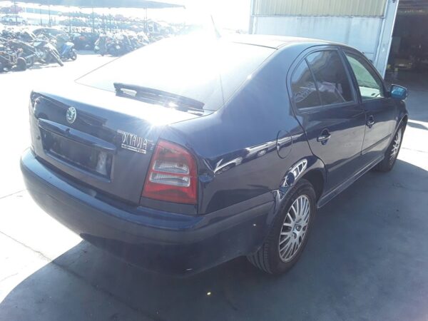 PILOTO TRASERO DERECHO SKODA OCTAVIA BERLINA - Imagen 4