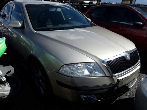 CAJA RELES / FUSIBLES SKODA OCTAVIA BERLINA (1Z3) - Imagen 3