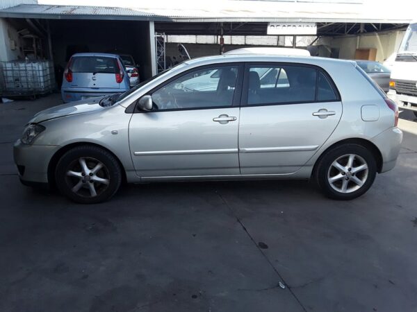 CONDENSADOR / RADIADOR  AIRE ACONDICIONADO TOYOTA COROLLA (E12) - Imagen 2