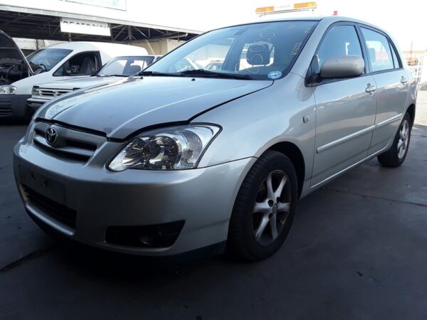 CONDENSADOR / RADIADOR  AIRE ACONDICIONADO TOYOTA COROLLA (E12) - Imagen 4