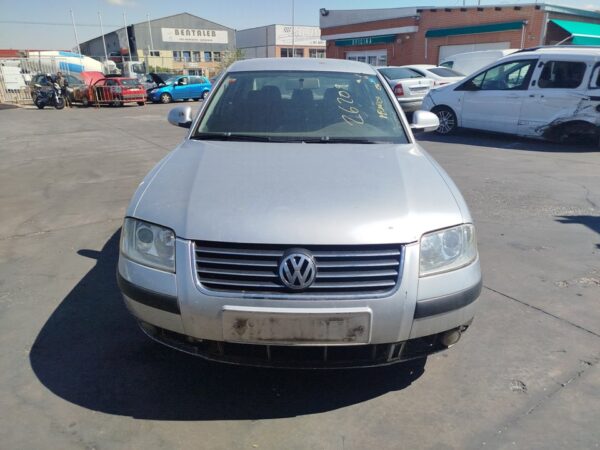 FARO DERECHO VOLKSWAGEN PASSAT BERLINA (3B3) - Imagen 2