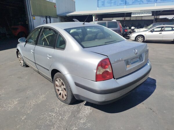 FARO DERECHO VOLKSWAGEN PASSAT BERLINA (3B3) - Imagen 5