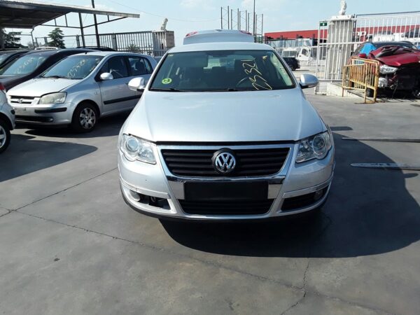 PILOTO TRASERO IZQUIERDO INTERIOR VOLKSWAGEN PASSAT BERLINA - Imagen 2