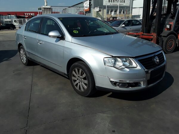 PILOTO TRASERO IZQUIERDO INTERIOR VOLKSWAGEN PASSAT BERLINA - Imagen 4