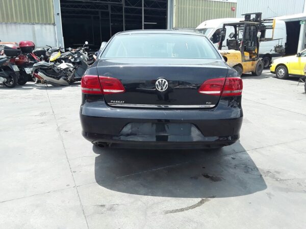 PILOTO TRASERO DERECHO VOLKSWAGEN PASSAT BERLINA - Imagen 5
