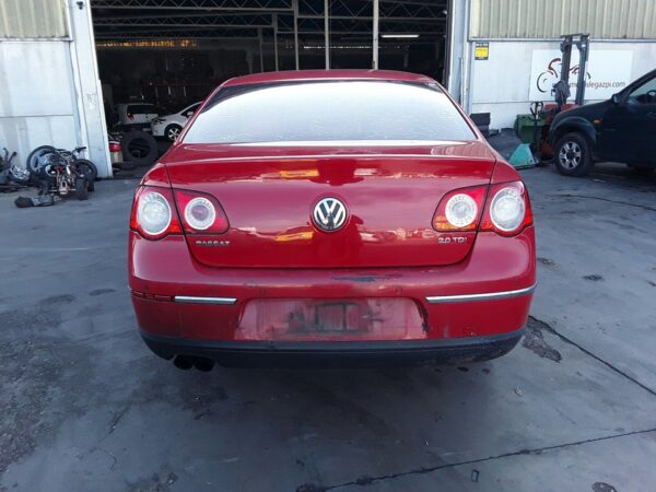 PILOTO TRASERO DERECHO VOLKSWAGEN PASSAT BERLINA - Imagen 5