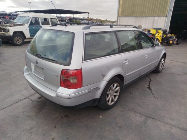 PILOTO TRASERO DERECHO VOLKSWAGEN PASSAT VARIANT (3B6) - Imagen 3