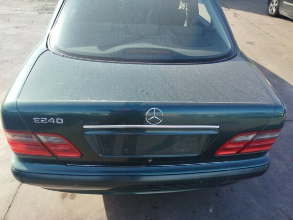 TAPA MALETERO MERCEDES-BENZ CLASE E (BM 210) BERLINA