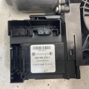 MOTOR ELEVALUNAS DELANTERO DERECHO VOLKSWAGEN GOLF V (1K1)(10.2003)