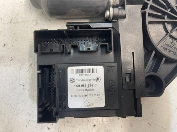 MOTOR ELEVALUNAS DELANTERO DERECHO VOLKSWAGEN GOLF V (1K1)(10.2003)