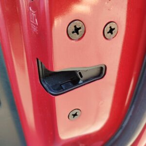 CERRADURA PUERTA TRASERA DERECHA MAZDA 3 BERLINA (BK)