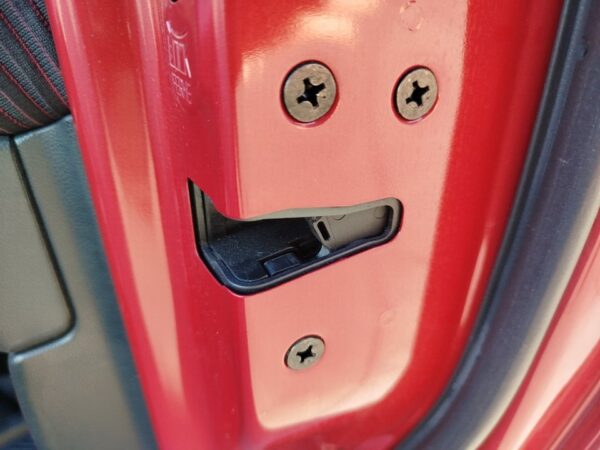 CERRADURA PUERTA TRASERA DERECHA MAZDA 3 BERLINA (BK)