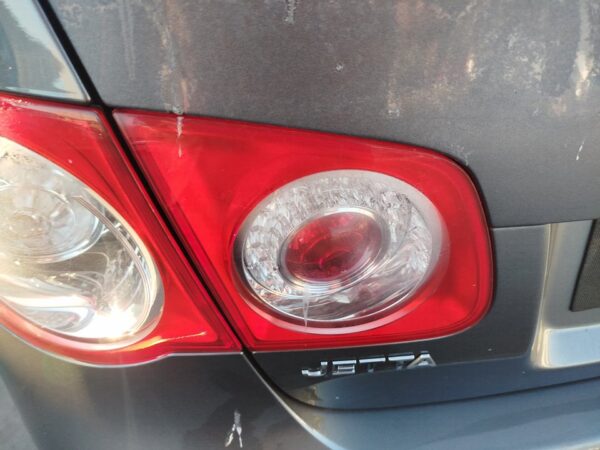 PILOTO TRASERO IZQUIERDO INTERIOR VOLKSWAGEN JETTA V (1K2)