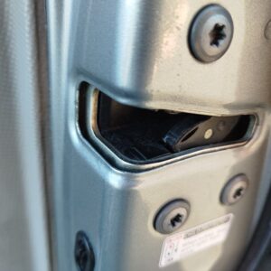 CERRADURA PUERTA TRASERA DERECHA TOYOTA YARIS (KSP9/SCP9/NLP9)