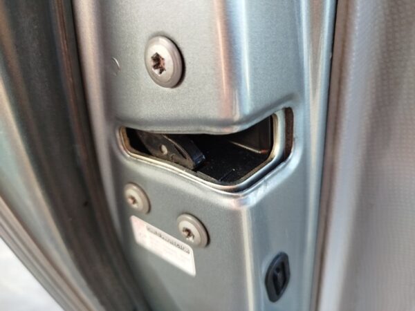 CERRADURA PUERTA TRASERA IZQUIERDA TOYOTA YARIS (KSP9/SCP9/NLP9)
