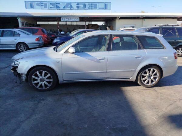 PILOTO TRASERO IZQUIERDO INTERIOR AUDI A4 AVANT (8E) - Imagen 2