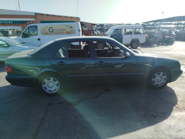 TAPA MALETERO MERCEDES-BENZ CLASE E (BM 210) BERLINA - Imagen 3