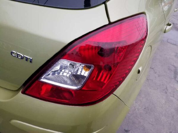 PILOTO TRASERO DERECHO OPEL CORSA D