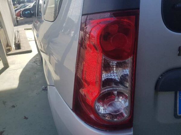 PILOTO TRASERO IZQUIERDO DACIA LOGAN 1
