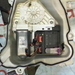 ELEVALUNAS DELANTERO DERECHO SEAT ALTEA (5P1)