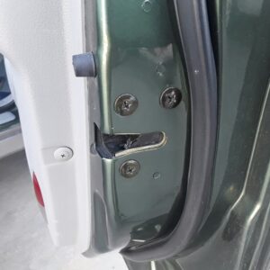 CERRADURA PUERTA DELANTERA DERECHA KIA SORENTO (BL)