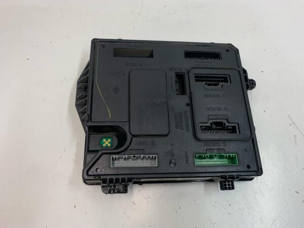 CAJA RELES / FUSIBLES RENAULT MEGANE III BERLINA 5P