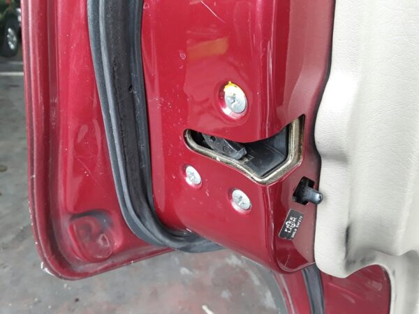 CERRADURA PUERTA TRASERA IZQUIERDA NISSAN TERRANO II (R20)