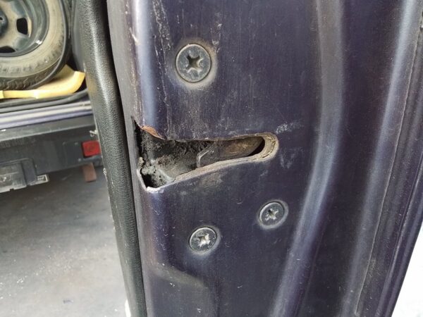 CERRADURA MALETERO / PORTON TATA