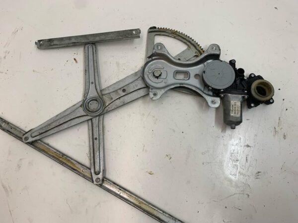 ELEVALUNAS DELANTERO DERECHO TOYOTA COROLLA VERSO (R1)