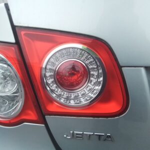 PILOTO TRASERO IZQUIERDO INTERIOR VOLKSWAGEN JETTA V (1K2)
