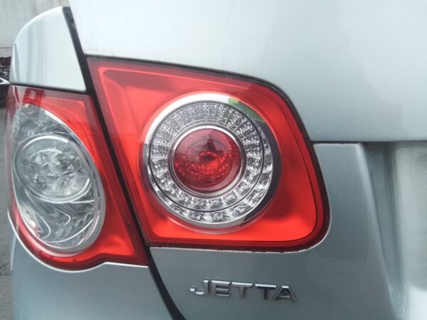 PILOTO TRASERO IZQUIERDO INTERIOR VOLKSWAGEN JETTA V (1K2)