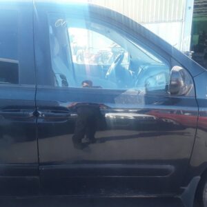 PUERTA DELANTERA DERECHA KIA CARNIVAL