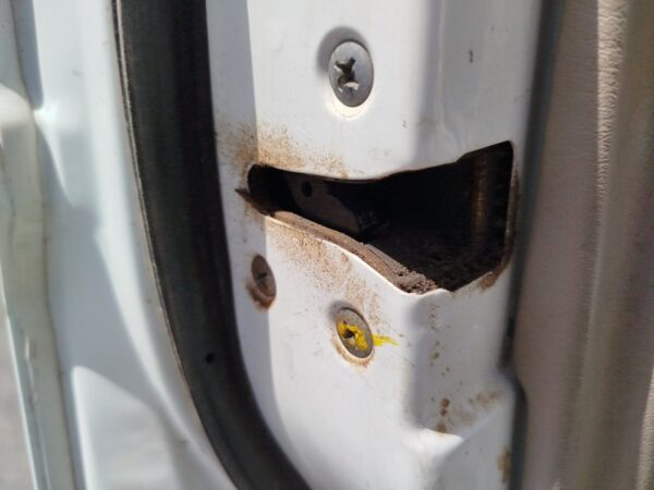 CERRADURA PUERTA DELANTERA IZQUIERDA NISSAN TERRANO II (R20)