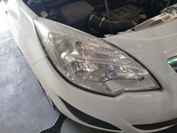 FARO DERECHO OPEL MERIVA B