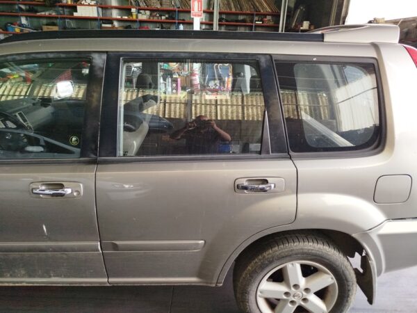 PUERTA TRASERA IZQUIERDA NISSAN X-TRAIL (T30)