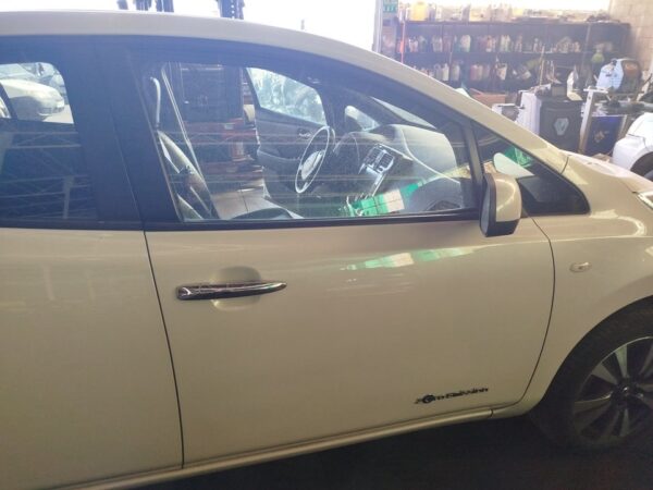 PUERTA DELANTERA DERECHA NISSAN LEAF (ZE0)