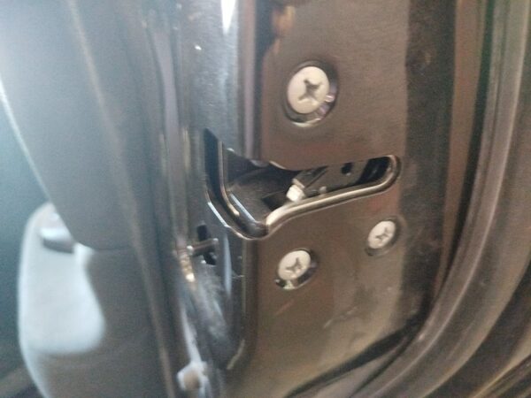 CERRADURA PUERTA TRASERA DERECHA NISSAN LEAF (ZE0)