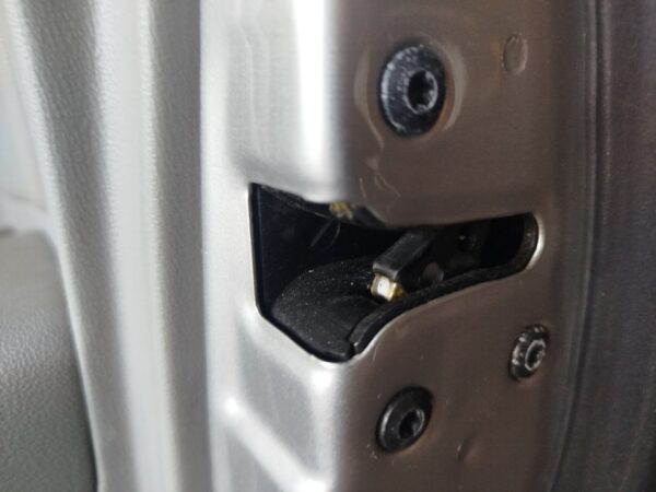 CERRADURA PUERTA DELANTERA DERECHA HYUNDAI SONATA (NF)