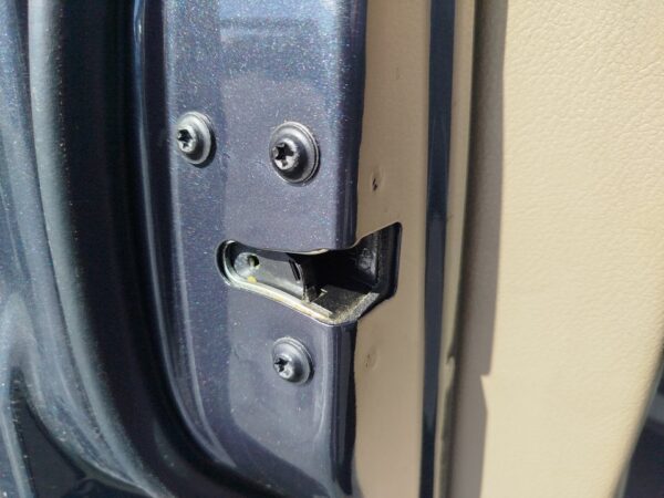 CERRADURA PUERTA DELANTERA IZQUIERDA SSANGYONG RODIUS