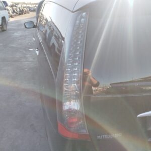 PILOTO TRASERO IZQUIERDO MITSUBISHI GRANDIS (NA0W)