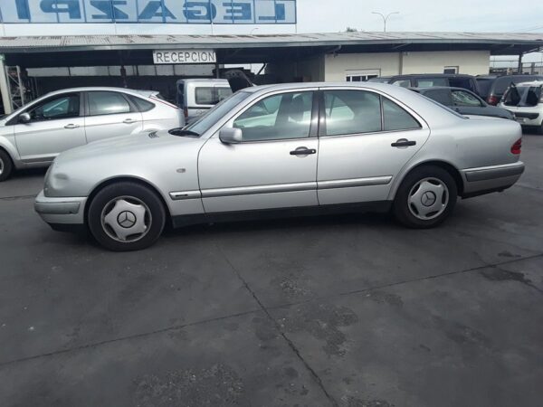 ELEVALUNAS DELANTERO DERECHO MERCEDES-BENZ CLASE E (BM 210) BERLINA - Imagen 4